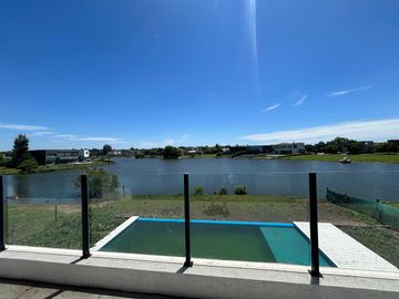 Casa en  venta a la laguna en Canton Golf ESPECTACULAR VISTA ABIERTA