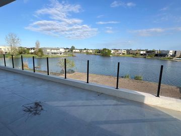 Casa en  venta a la laguna en Canton Golf ESPECTACULAR VISTA ABIERTA