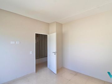 Triplex en venta Castelar, 4 ambientes a estrenar en condominio cerrado