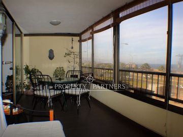 Se vende departamento en primera línea con vista al mar en la zona norte