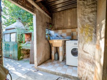 Casa estilo chalet con amplio lote  en Hurlingham