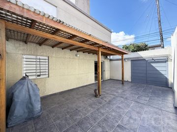 PH de 3 ambientes en venta con patio y cochera en Ramos Mejía