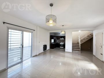 PH de 3 ambientes en venta con patio y cochera en Ramos Mejía