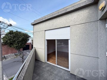 PH de 3 ambientes en venta con patio y cochera en Ramos Mejía