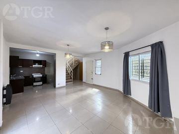 PH de 3 ambientes en venta con patio y cochera en Ramos Mejía