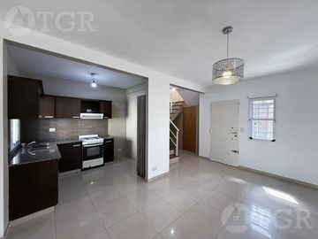 PH de 3 ambientes en venta con patio y cochera en Ramos Mejía