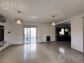 PH de 3 ambientes en venta con patio y cochera en Ramos Mejía