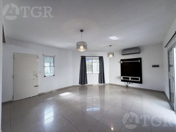 PH de 3 ambientes en venta con patio y cochera en Ramos Mejía