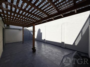 PH de 3 ambientes en venta con patio y cochera en Ramos Mejía