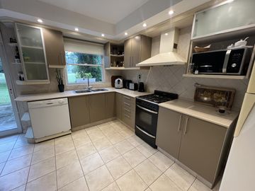 Country St Thomas Sur Canning