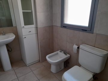 EXCELENTE DEPTO 2 DORM CERCA DEL CENTRO