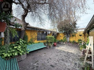 Casa en  venta de 5 ambientes terreno propio en Castelar