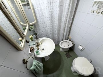 Casa en  venta de 5 ambientes terreno propio en Castelar