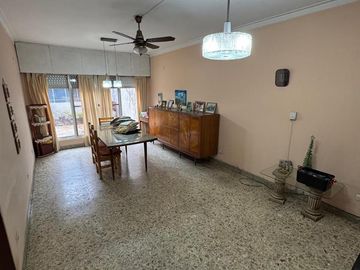 Venta Casa La Tablada Patio Terraza y Local Comercial