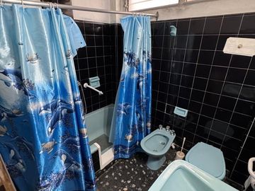 Venta Casa La Tablada Patio Terraza y Local Comercial