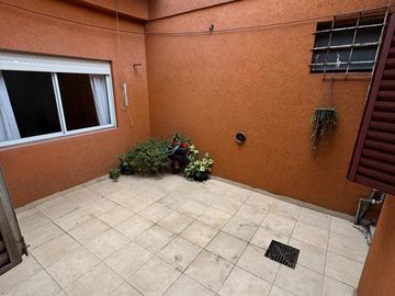 Venta Casa La Tablada Patio Terraza y Local Comercial