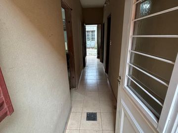 Venta Casa La Tablada Patio Terraza y Local Comercial