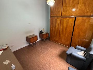 Venta Casa La Tablada Patio Terraza y Local Comercial