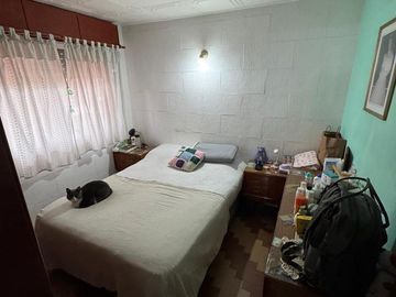 Venta Casa La Tablada Patio Terraza y Local Comercial