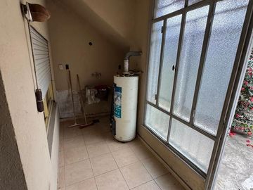 Venta Casa La Tablada Patio Terraza y Local Comercial