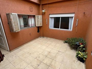 Venta Casa La Tablada Patio Terraza y Local Comercial
