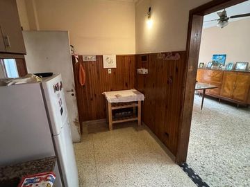 Venta Casa La Tablada Patio Terraza y Local Comercial