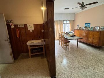 Venta Casa La Tablada Patio Terraza y Local Comercial