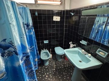 Venta Casa La Tablada Patio Terraza y Local Comercial