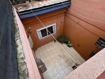 Venta Casa La Tablada Patio Terraza y Local Comercial