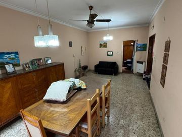 Venta Casa La Tablada Patio Terraza y Local Comercial