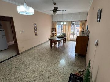 Venta Casa La Tablada Patio Terraza y Local Comercial