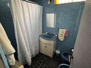 Venta Casa La Tablada Patio Terraza y Local Comercial