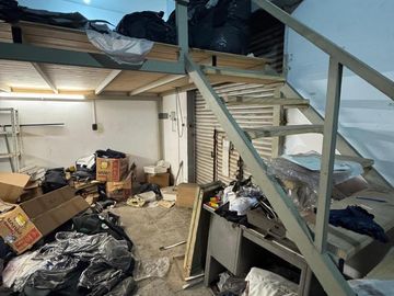 Venta Casa La Tablada Patio Terraza y Local Comercial