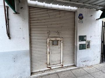 Venta Casa La Tablada Patio Terraza y Local Comercial