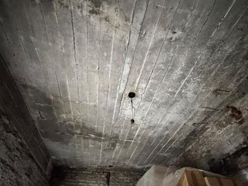 Venta Casa La Tablada Patio Terraza y Local Comercial