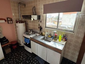 Venta Casa La Tablada Patio Terraza y Local Comercial