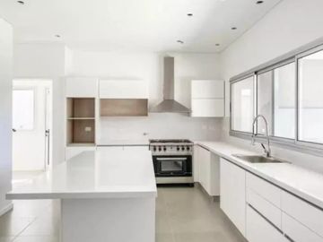 Venta casa 7 amb al río barrio San Juan Villanueva Tigre