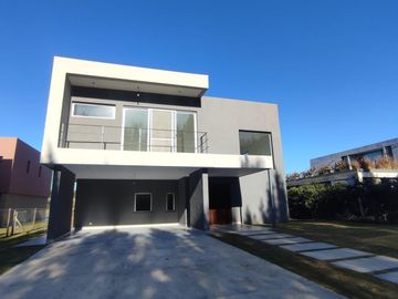Venta casa 7 amb al río barrio San Juan Villanueva Tigre