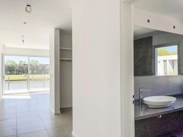 Venta casa 7 amb al río barrio San Juan Villanueva Tigre