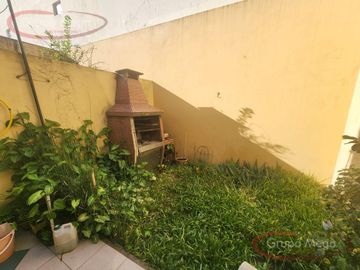 PH de 3 ambientes con patio / jardin con parrilla