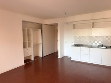 Departamento en venta, monoambiente con cochera, parrilla y baulera. Amenities
