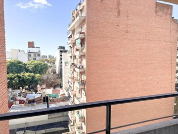 Departamento en venta, monoambiente con cochera, parrilla y baulera. Amenities