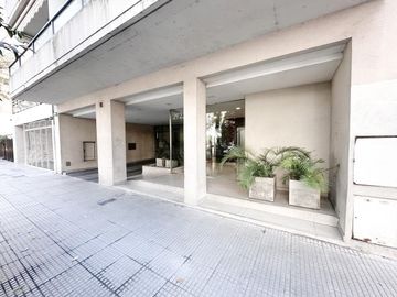 Departamento en venta, monoambiente con cochera, parrilla y baulera. Amenities