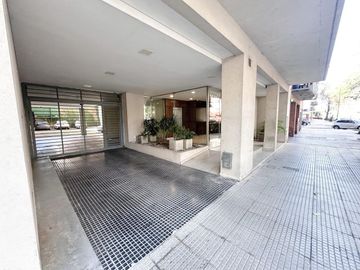 Departamento en venta, monoambiente con cochera, parrilla y baulera. Amenities
