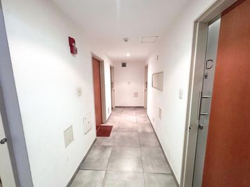 Departamento en venta, monoambiente con cochera, parrilla y baulera. Amenities