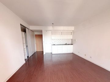 Departamento en venta, monoambiente con cochera, parrilla y baulera. Amenities