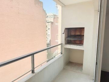 Departamento en venta, monoambiente con cochera, parrilla y baulera. Amenities