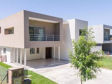 Venta Casa Al Rio San Juan Villanueva Tigre LS