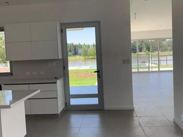 Venta Casa Al Rio San Juan Villanueva Tigre LS