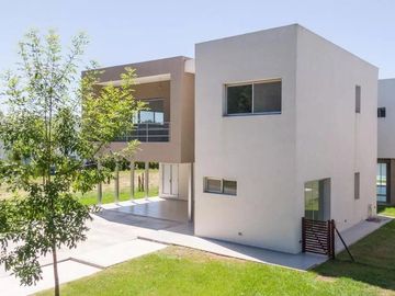 Venta Casa Al Rio San Juan Villanueva Tigre LS